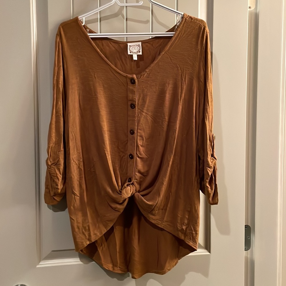 3/4 Length Sleeve High Low Top